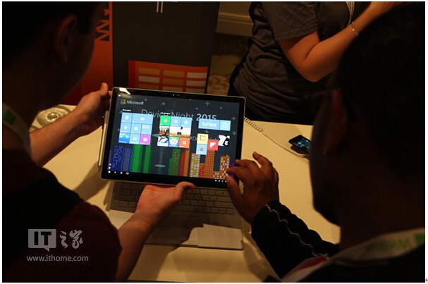 Windows10ʼǱSurface Book۵